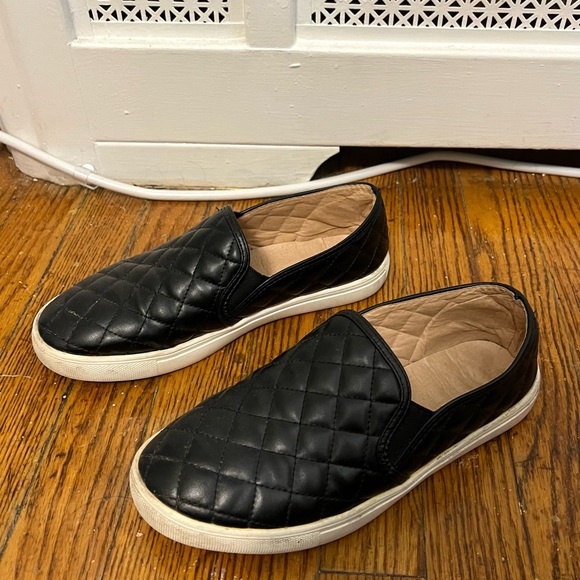 Steve Madden Shoes - Ecentrcq Black slip on sneaker loafer quilted pattern slippers loafers sneakers